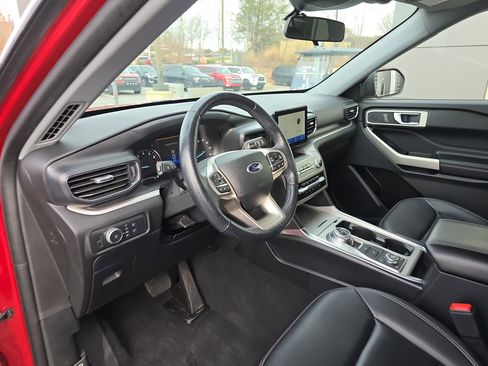 Used 2021 Ford Explorer XLT w/ Equipment Group 202A image 23
