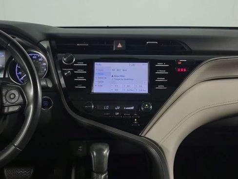 Used 2019 Toyota Camry SE w/ Convenience Package FWD image 26