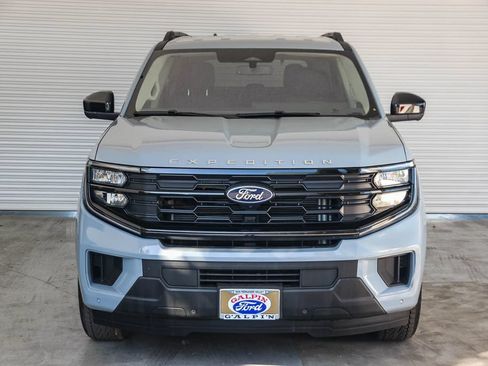 Certified 2025 Ford Expedition Active RWD image 2