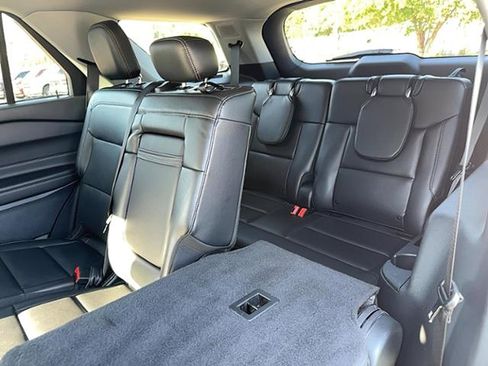 Used 2023 Ford Explorer Limited image 15