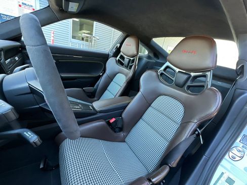 Certified 2016 Porsche 911 R RWD image 5