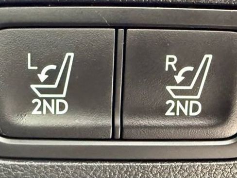 Used 2025 Hyundai Santa Fe Limited AWD/4WD image 15
