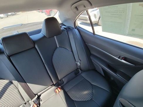 Used 2023 Toyota Camry SE image 6