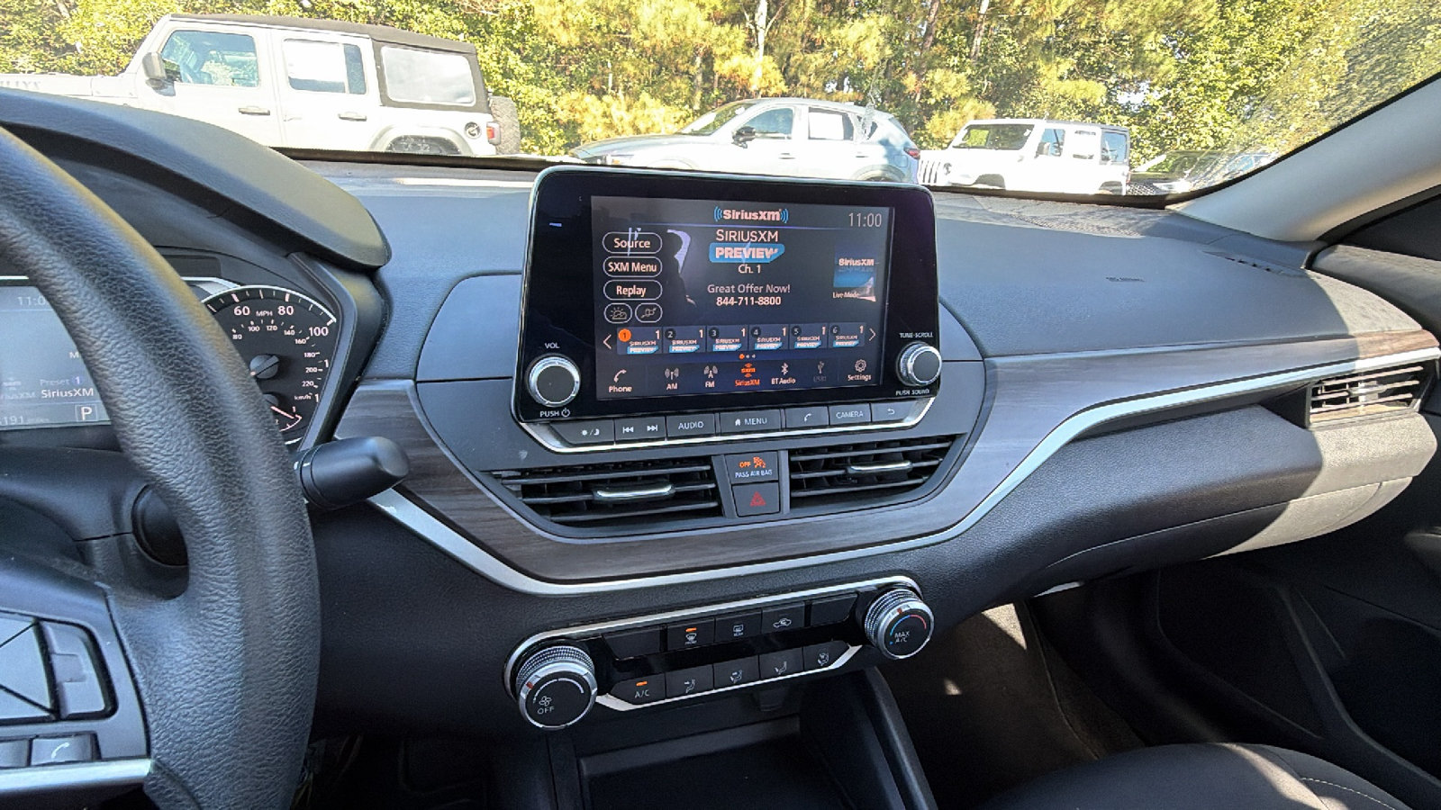 Used 2025 Nissan Altima 2.5 SV FWD image 32