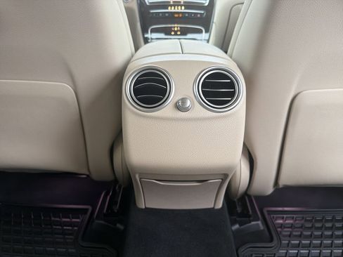 Used 2022 Mercedes-Benz GLC 300 4MATIC image 23