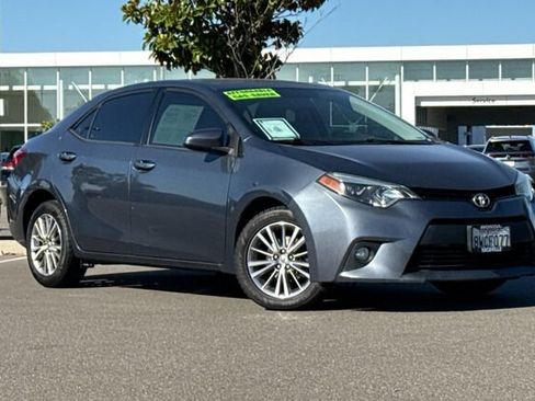 Used 2014 Toyota Corolla LE FWD image 2