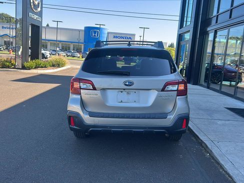 Used 2018 Subaru Outback 3.6R Limited AWD/4WD image 7