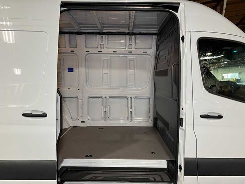 Used 2025 Mercedes-Benz Sprinter 2500 image 12