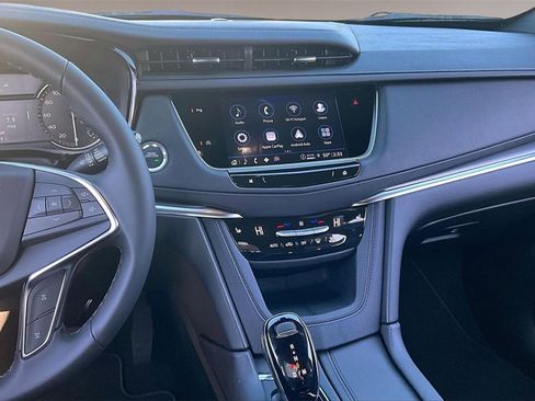 New 2026 Cadillac XT5 Luxury image 7