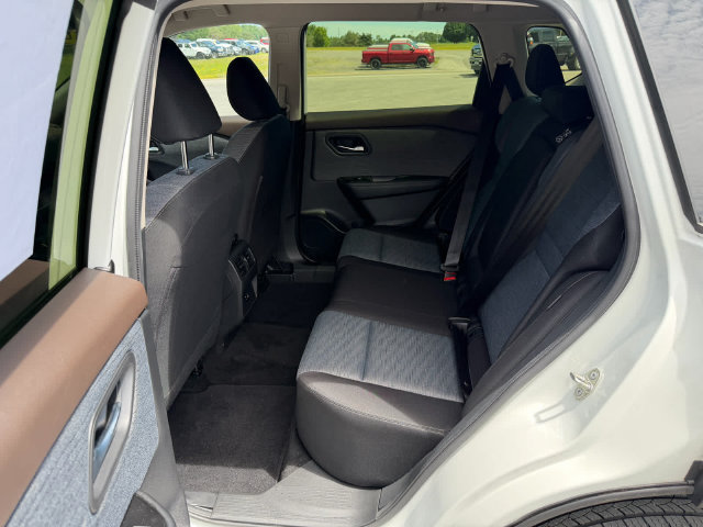 Used 2023 Nissan Rogue SV AWD/4WD image 10