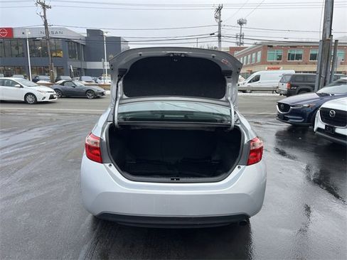 Used 2017 Toyota Corolla LE image 23