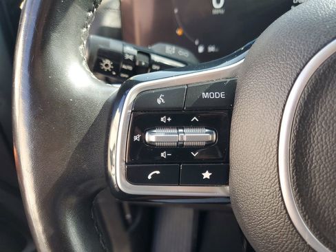 Used 2022 Kia Carnival SX Prestige image 27