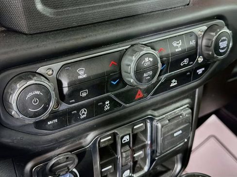 Used 2021 Jeep Wrangler Unlimited Rubicon AWD/4WD image 15