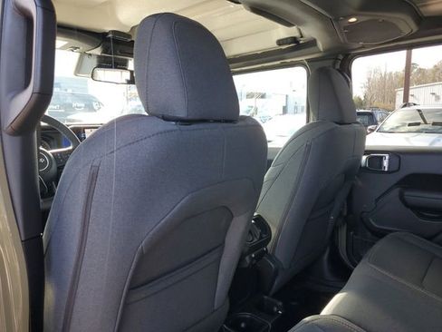 Certified 2025 Jeep Gladiator Sport image 13