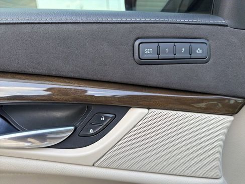 Used 2018 Cadillac Escalade Luxury AWD/4WD image 15