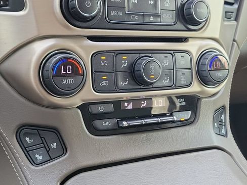 Certified 2019 GMC Yukon Denali w/ Denali Ultimate Package AWD/4WD image 38