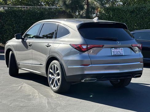 Certified 2023 Acura MDX FWD w/ Technology Package image 4