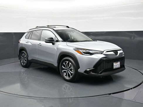Used 2025 Toyota Corolla Cross AWD Hybrid w/ Moonroof Package image 3