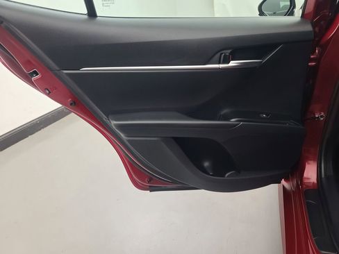 Used 2020 Toyota Camry LE image 19