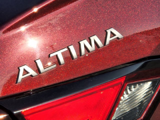 Used 2025 Nissan Altima 2.5 SV FWD image 12