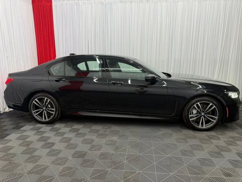 Used 2022 BMW 750i xDrive w/ Executive Package AWD/4WD image 3