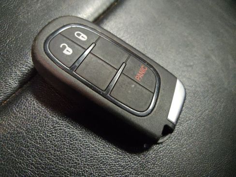 Used 2020 Jeep Cherokee Latitude Plus FWD image 32