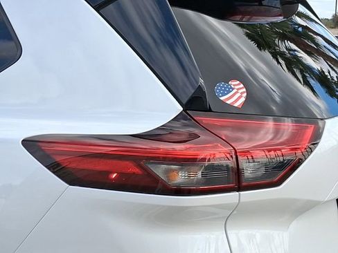 Used 2024 Nissan Rogue Platinum image 8