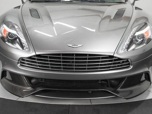 Used 2017 Aston Martin Vanquish Coupe image 16