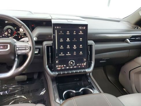 Used 2025 GMC Yukon XL Elevation image 13