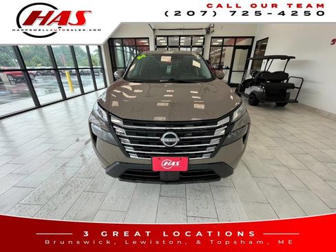 Used 2024 Nissan Rogue SV AWD/4WD image 9