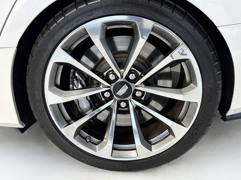 Used 2018 Cadillac CTS V w/ Luxury Package RWD image 31