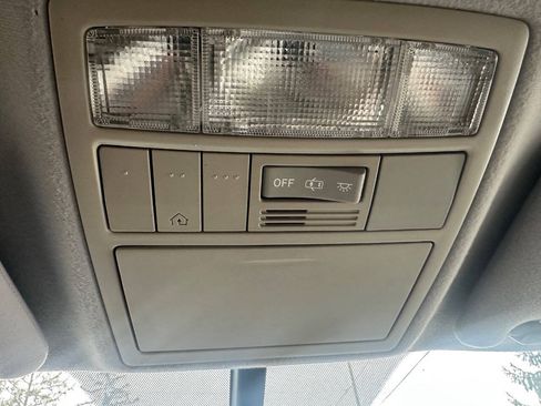Used 2010 Toyota Venza FWD image 16