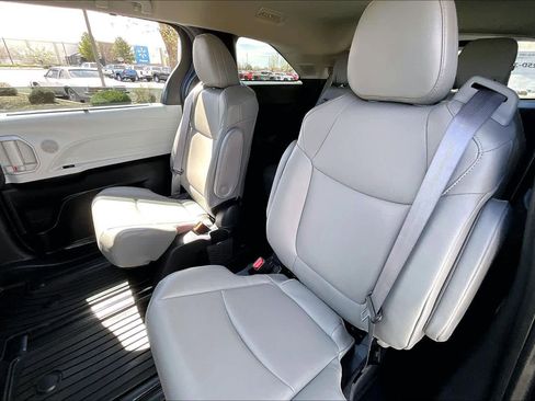 Certified 2025 Toyota Sienna XLE w/ XLE Plus Package image 21