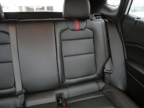 Used 2024 Chevrolet Trax RS w/ Sunroof Package image 14