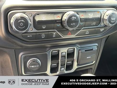 Used 2022 Jeep Gladiator Sport AWD/4WD image 15
