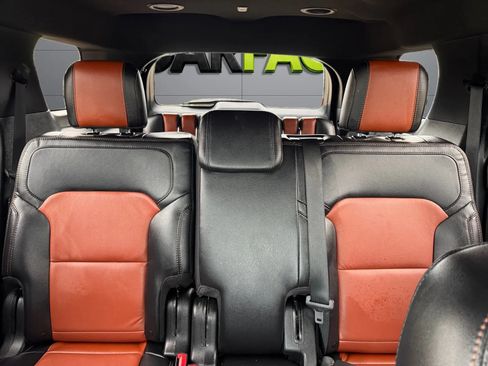 Used 2019 Ford Explorer XLT w/ Equipment Group 202A AWD/4WD image 30