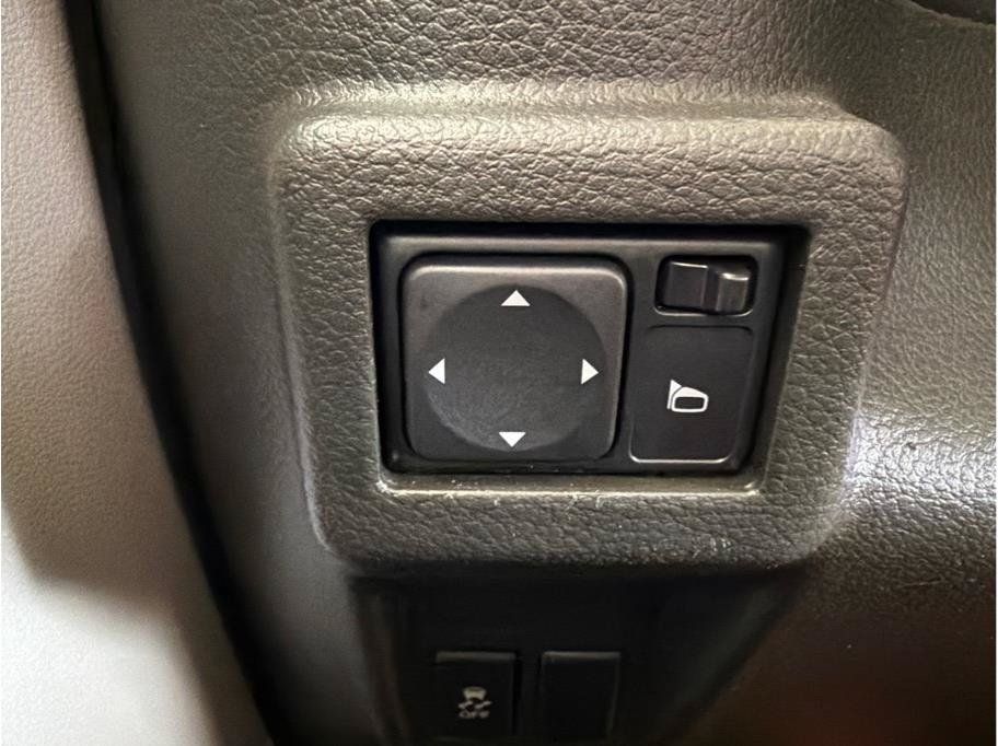 Used 2013 Nissan Cube FWD image 23