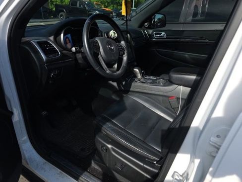Used 2019 Jeep Grand Cherokee Limited AWD/4WD image 2