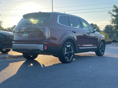 Used 2023 Kia Telluride EX w/ EX Captain's Chair Package FWD image 6