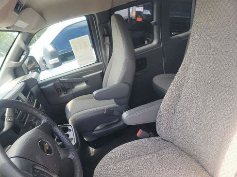 Used 2025 Chevrolet Express 3500 LT w/ LT Preferred Equipment Group RWD image 7