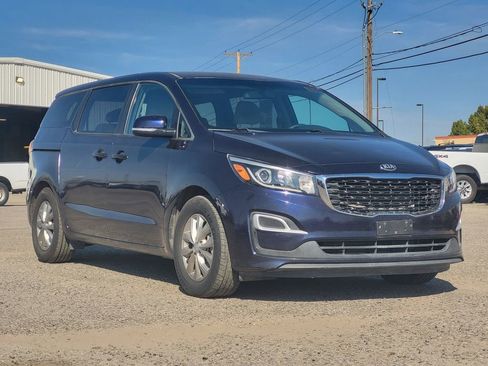 Used 2021 Kia Sedona LX image 3