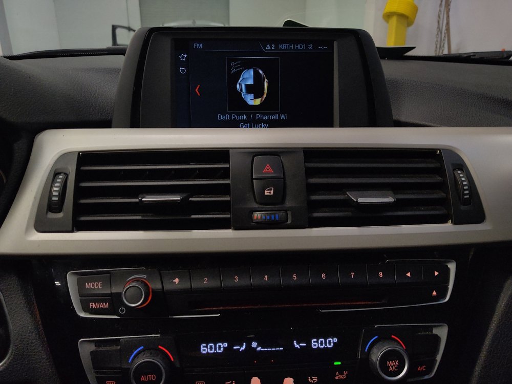 Used 2018 BMW 320i Sedan RWD image 25
