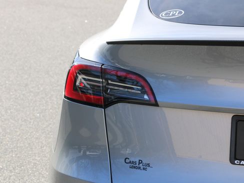 Used 2024 Tesla Model Y Performance image 6