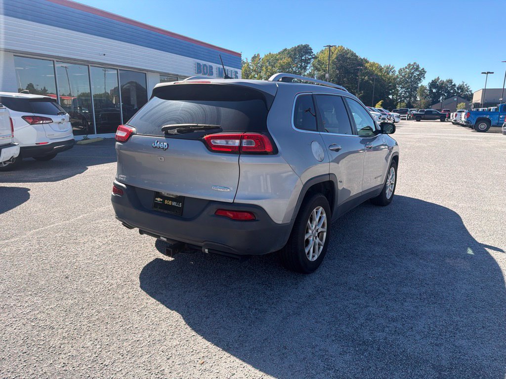 Used 2015 Jeep Cherokee Latitude FWD image 3