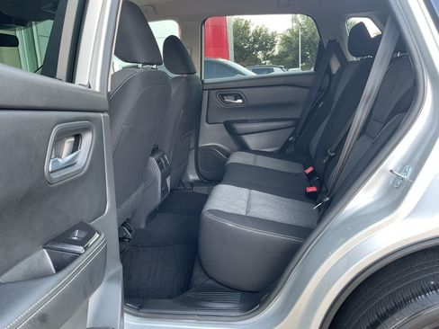Used 2025 Nissan Rogue SV FWD image 11