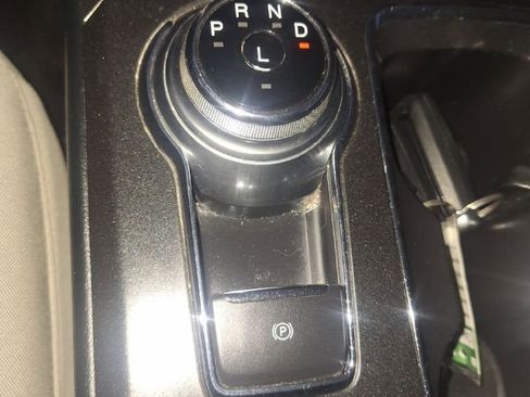 Used 2017 Ford Fusion SE w/ Fusion SE Technology Package image 3