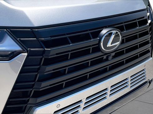 Used 2024 Lexus GX 550 w/ Cold Area Package AWD/4WD image 32