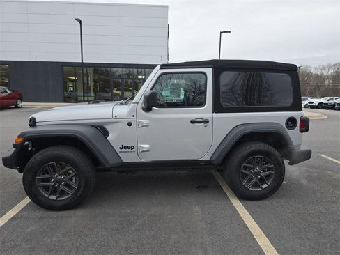 Used 2024 Jeep Wrangler Sport S image 7