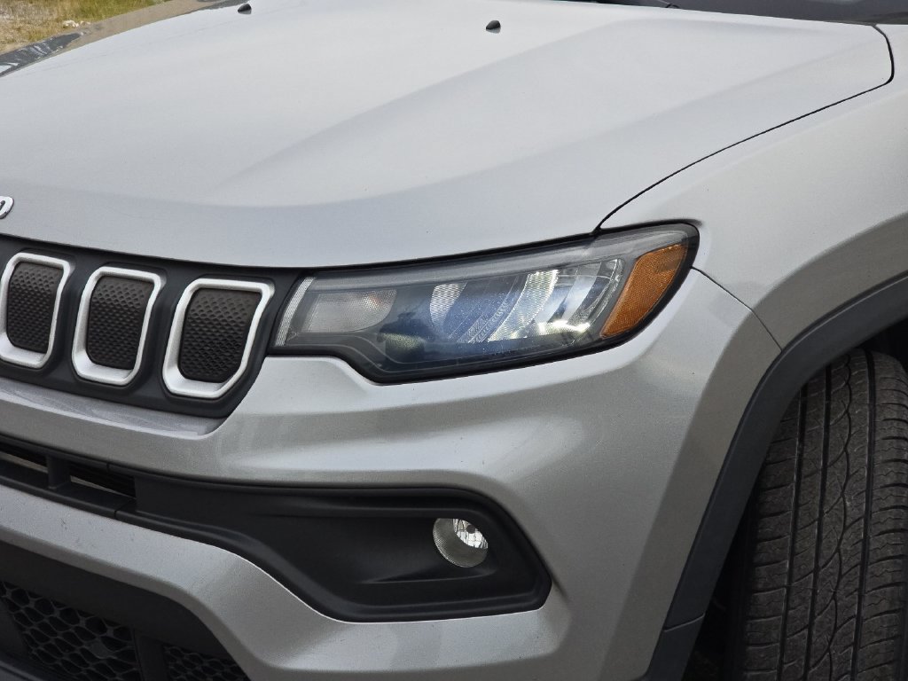 Used 2022 Jeep Compass Latitude FWD image 27