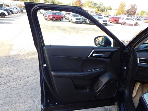 New 2025 Mitsubishi Outlander SE image 12